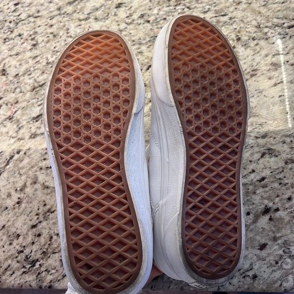 Like new! Kids leather Seldan Vans sneaker - Picture 5 of 5